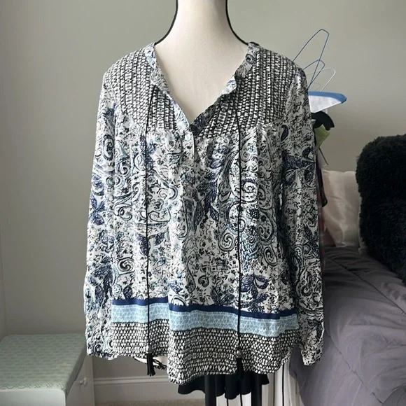 DR2 Loose Fit Blue and White Paisley Blouse 💚 - Picture 5 of 12